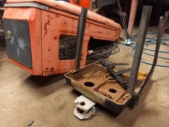 Zetor přední kapota a vana - 2