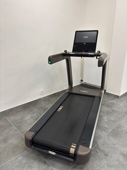 Technogym Artis Run Live - hnědý - 2