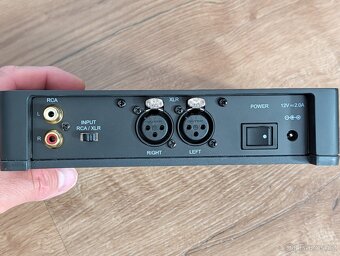 Prodám sluchátkový zesilovač Arcam rHead - 2