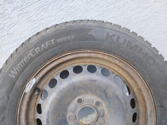 Kumho WinterCraft WP52 215/60 R16 99H - 2