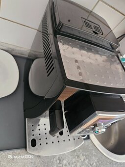 Automaticky zrepasovaný kávovar DeLonghi - 2