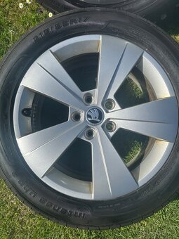 ALU Kola ŠKODA 5x112 R17 TRITON Zánovní Letní Pneu 215/55/17 - 2