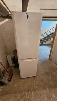 Prodám ledničku Indesit - 2