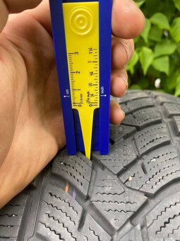 235/65 R17 104H Dunlop 2x6mm 2x5mm dot2717 Zimní - 2