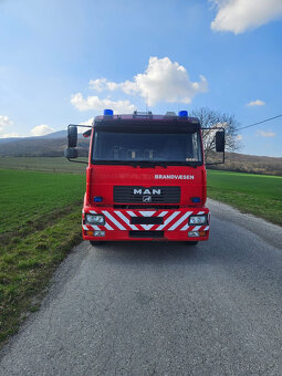 Hasičské Vozidlo MAN LE220B r.v. 2002 2350 l voda - 2