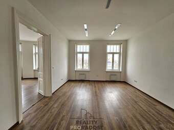 Pronájem kanceláře 62 m2 v centru města s výtahem - 2