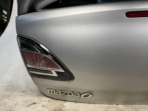Páté dveře Mazda 6 GH liftback kód barvy 22V - 2