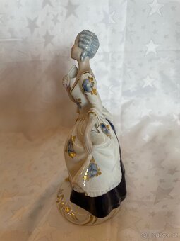 Porcelánová soška dámy v rokokovém stylu - 2