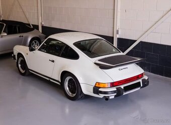 Porsche 911 Carrera 3.2 Coupé (1984) – Grand Prix White - 2