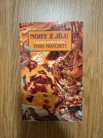 Pratchett ORIGINÁL PODPIS Nohy z jílu Zeměplocha - 2