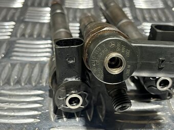 // Vstřikovače OM 611 2.2CDI/2.7CDI Mercedes // - 2