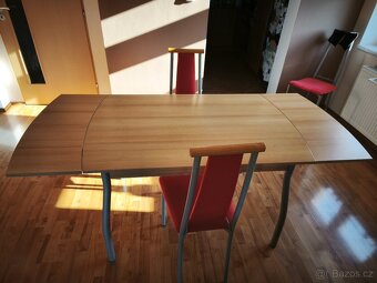 Jídelní stůl + dvě židle - 2
