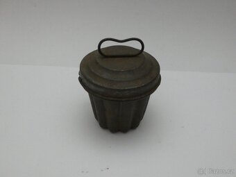 Starožitná kovová forma na puding - 2