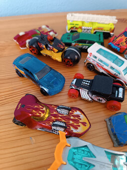 Autíčka HOT WHEELS, - 2