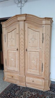 Celomasivní skříň s šuplíky - 2