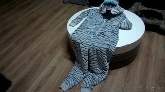 karnevalovy kostym  vel 158 ZEBRA - 2