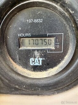 CAT M322C - prasklý blok motoru - 2