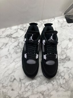 Jordan 4 white thunder - 2