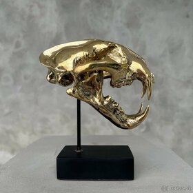 Bronzová interiérová socha Leopard sněžný na stojanu 19,5cm - 2
