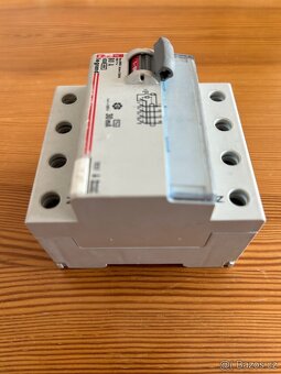 LEGRAND 4PÓLOVÝ PROUDOVÝ CHRÁNIČ 80A, 400V, 30mA - 2