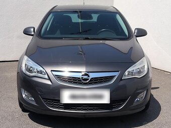 Opel Astra 1.6 16V , 85 kW benzín, 2011 - 2