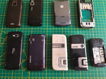 Staré mobilní telefony na díly atd.nokia.... - 2