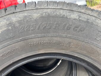 225/75/16 C Michelin - 2
