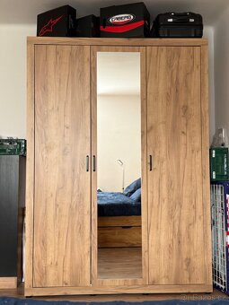 Šatní skříň - 2