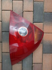 Prodám zadní světla Ford mondeo - 2