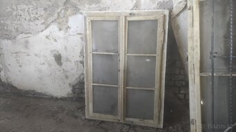 Staré dřevěné okno, 5 ks - 88x123 cm, dřevěná okna - 2