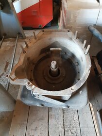 nakladač UNK 320 - 2