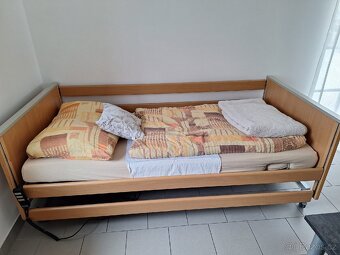 Polohovací elektrická postel - 2