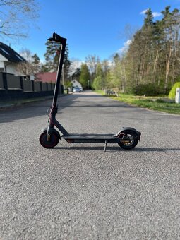 Elektrická koloběžka Xiaomi mi scooter Pro 2 - 2