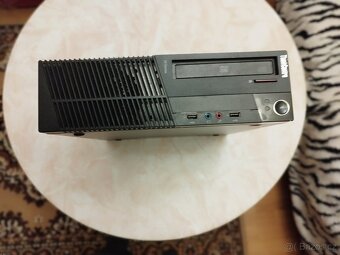 STOLNÍ  POČITAČ  LENOVO D70 - 2