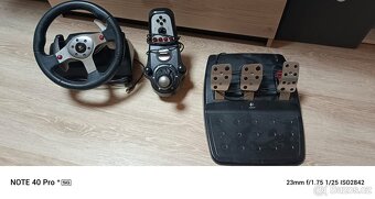Prodávám volant logitech+ řadící páka - 2