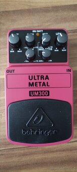 Efektový pedál Behringer UM300 - 2