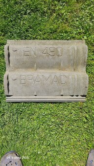 Betonové střešní tašky Bramac cca 400 ks - 2