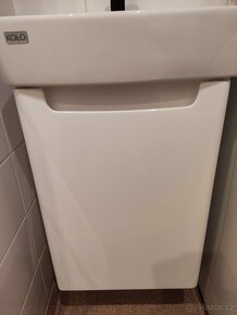Závěsná skříňka s umyvadlem - 2