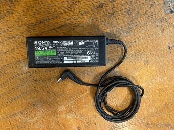 Sony AC adaptér/nabíječka 65W - 2