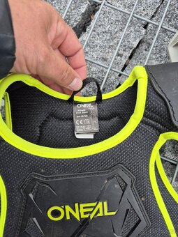 Dětské hrudní chrániče a dětská helma - 2