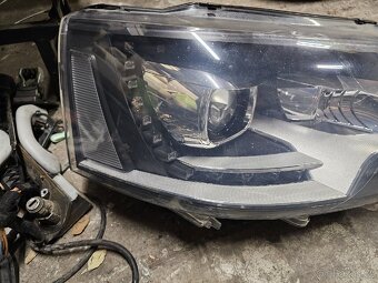 Přední světla Bi-xenony VW T5.1 - 2