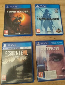 Sony PlayStation 4 1T CUH-1116B s originálním Gamepad+stojan - 2