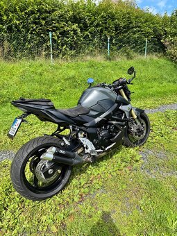 Suzuki GSR 750 - 2