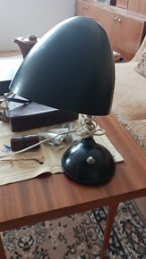 Prodej obrazů, lampa - 2