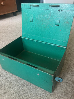 Starý malý trezor - pokladna - 2