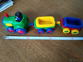 traktůrek s vozíčky - 2