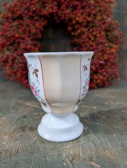 Starožitný porcelánový pohárek, růže. - 2