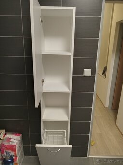 Koupelnová skříňka s košem na prádlo - 2