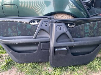 Zadní sedačky a tapce mercedes w210 - 2