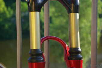 vidlice manitou Black Super 100/120, AIR - 2